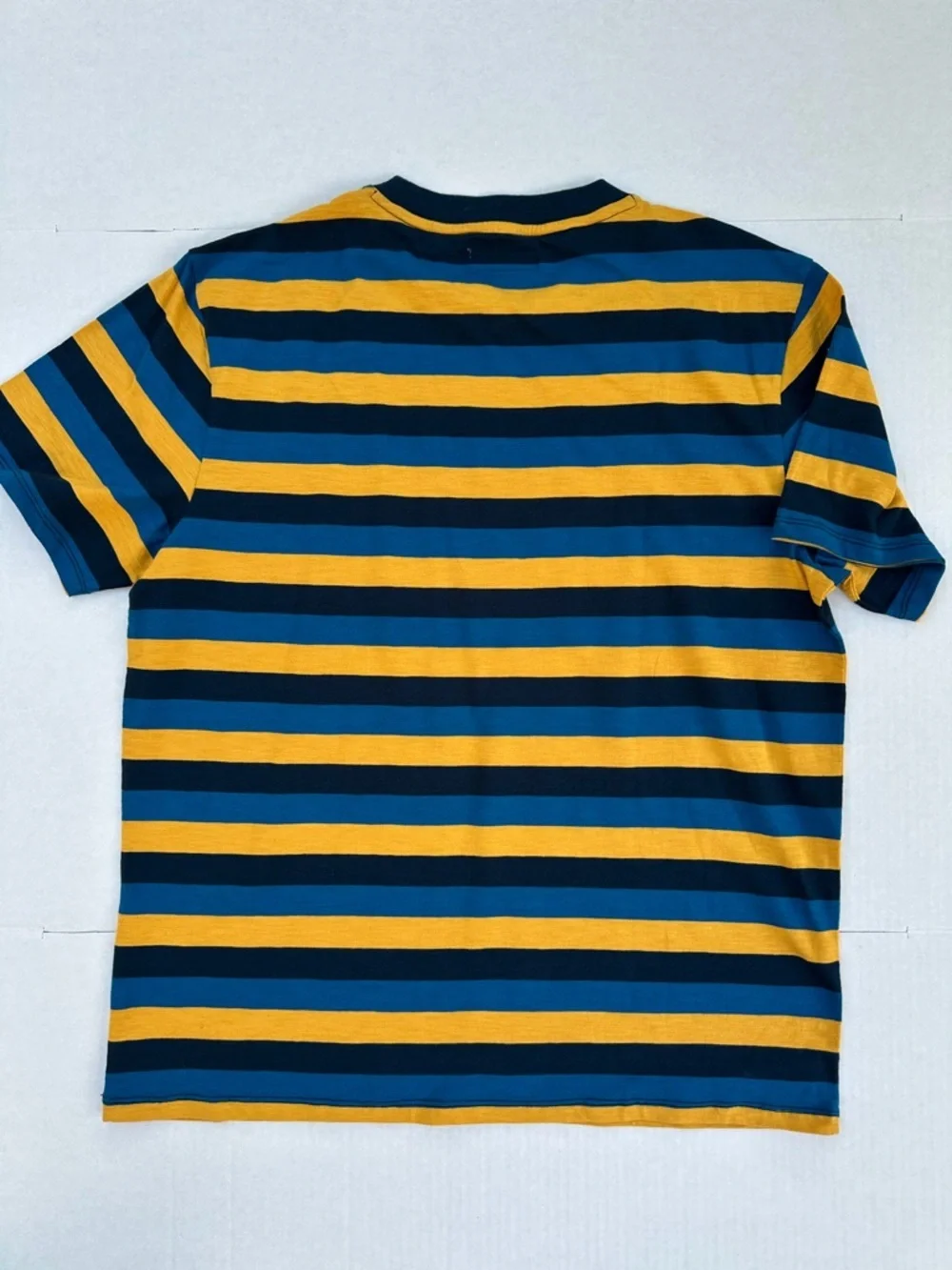New GUESS Men's Navy, Blue & Yellow Bold Striped  Shirt SZ L - Picture 5 of 5